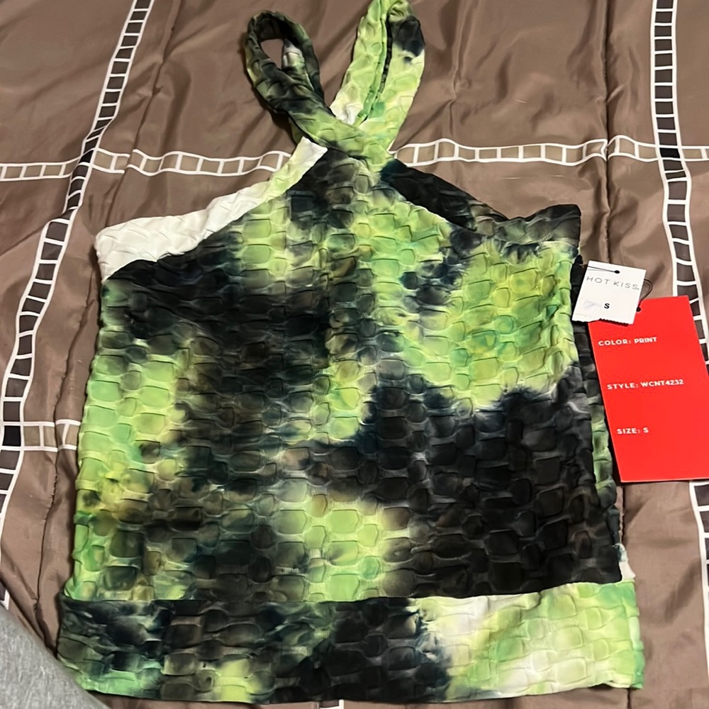 hot kiss crossover tank top